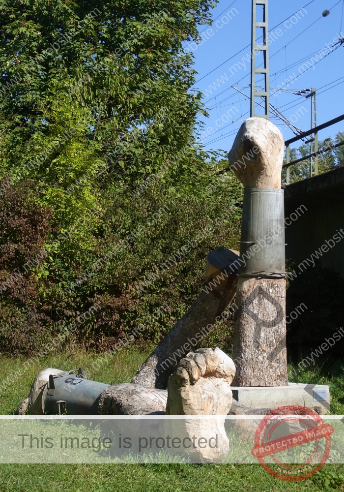 am Neckar, Holz-Skulptur